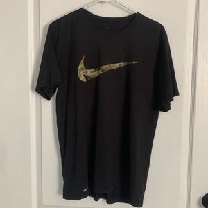 Used Men’s Nike Dri-Fit T Camo Swoosh Med